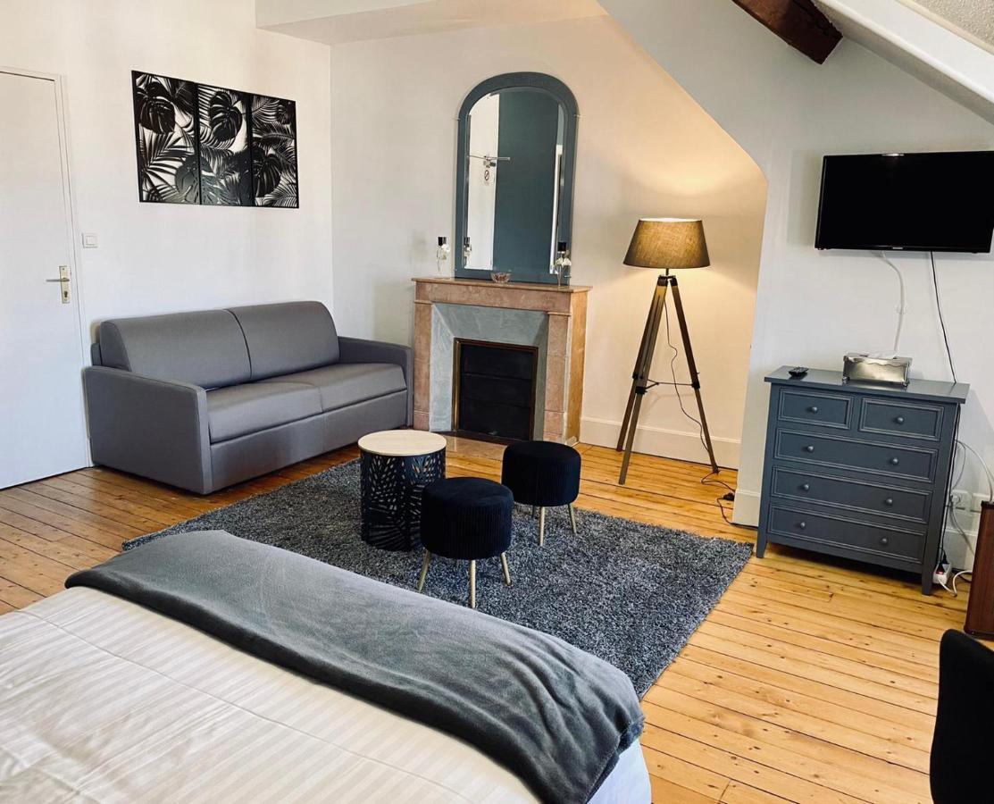 Logis Hotel La Tourelle Du Beffroi Bourbon-Lancy Exterior foto