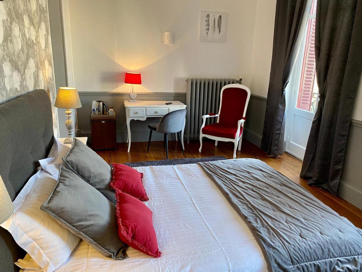 Logis Hotel La Tourelle Du Beffroi Bourbon-Lancy Exterior foto