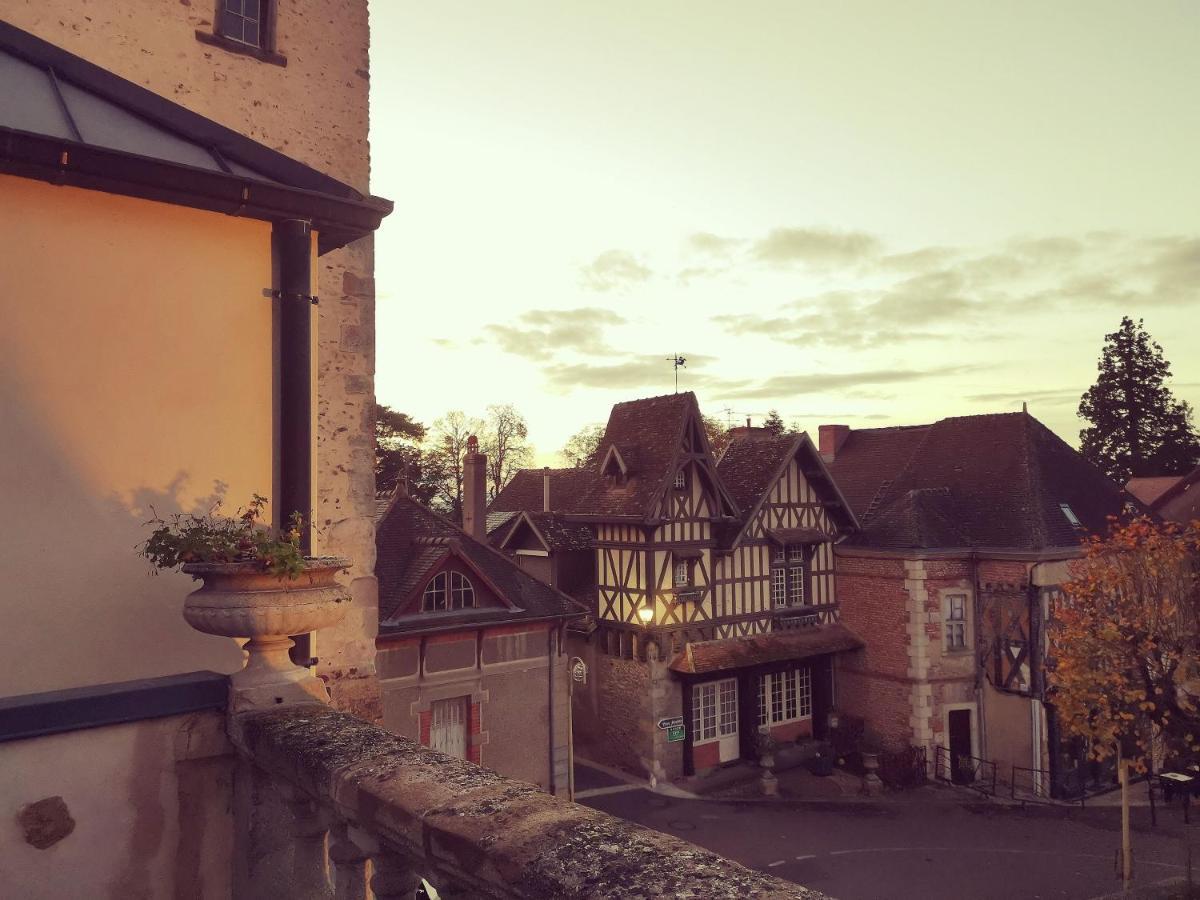 Logis Hotel La Tourelle Du Beffroi Bourbon-Lancy Exterior foto