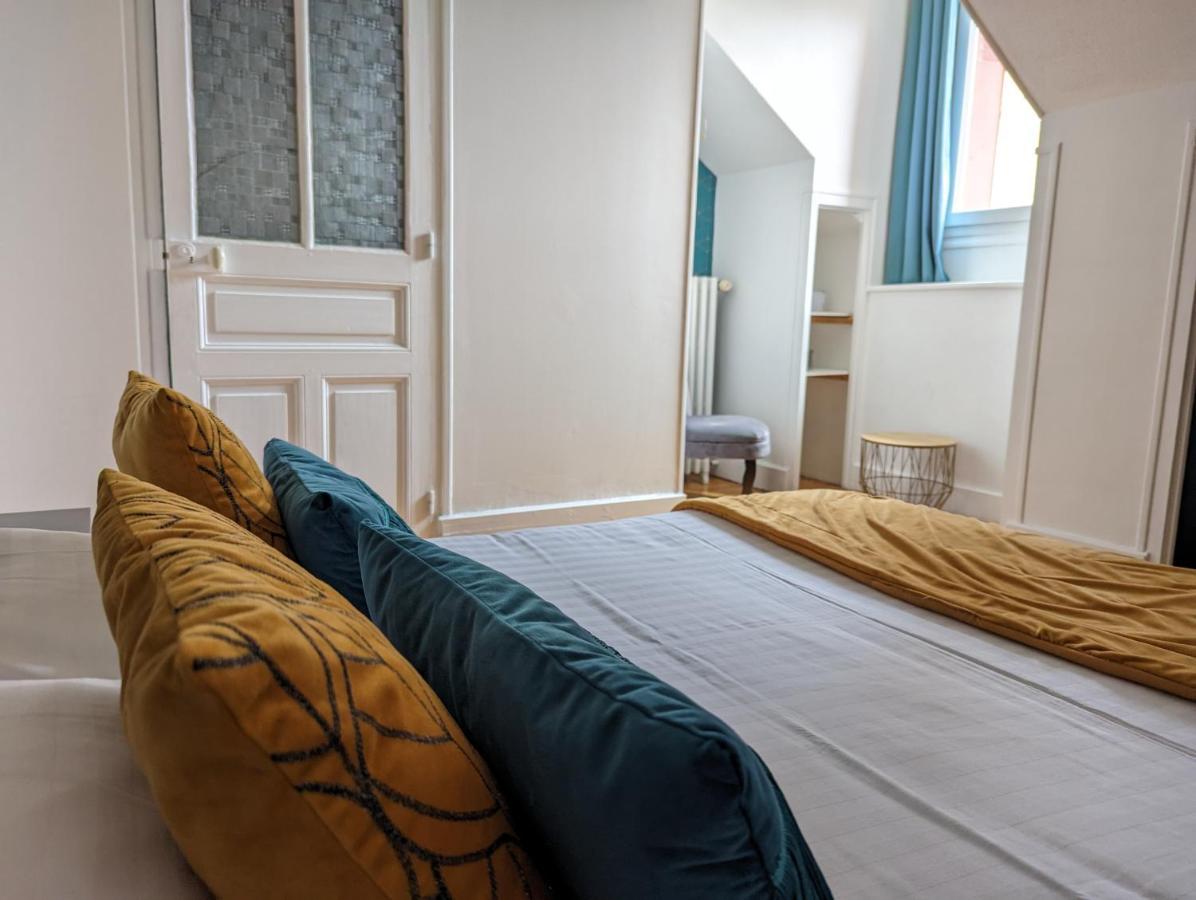 Logis Hotel La Tourelle Du Beffroi Bourbon-Lancy Exterior foto