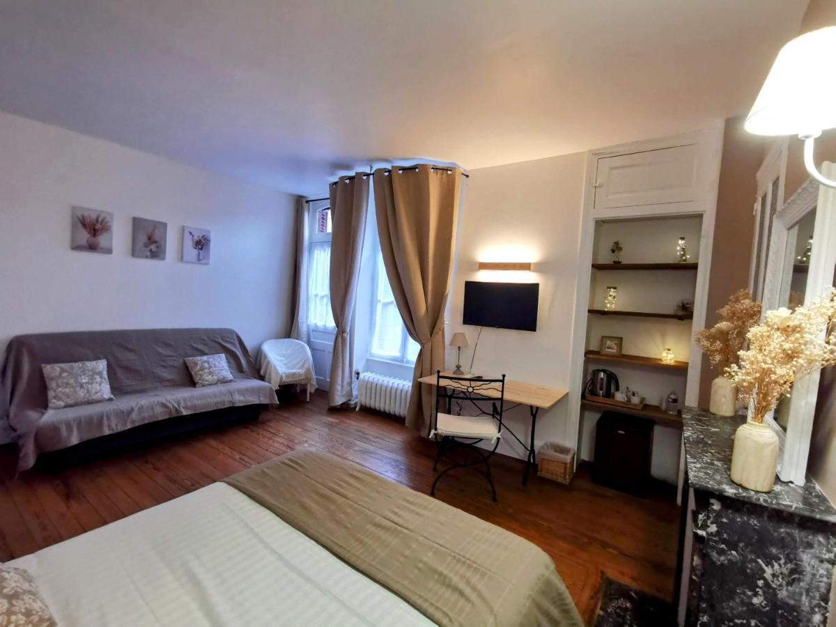 Logis Hotel La Tourelle Du Beffroi Bourbon-Lancy Exterior foto
