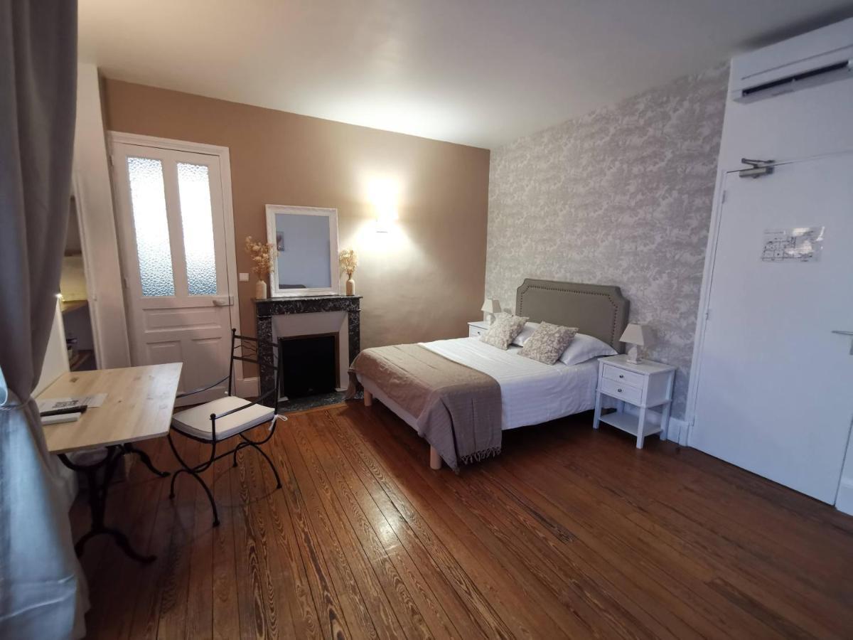Logis Hotel La Tourelle Du Beffroi Bourbon-Lancy Exterior foto