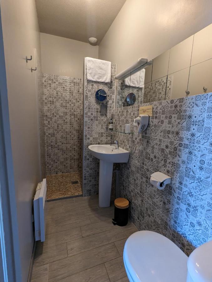 Logis Hotel La Tourelle Du Beffroi Bourbon-Lancy Exterior foto