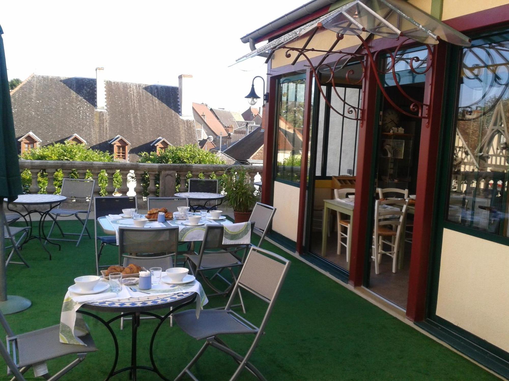 Logis Hotel La Tourelle Du Beffroi Bourbon-Lancy Exterior foto