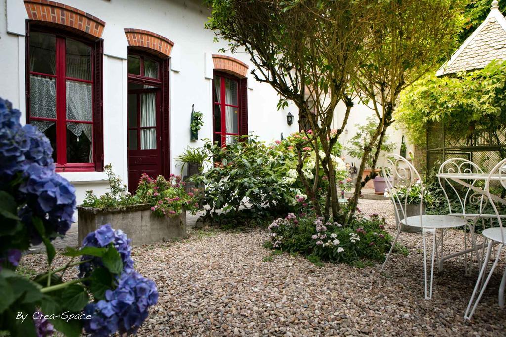 Logis Hotel La Tourelle Du Beffroi Bourbon-Lancy Exterior foto