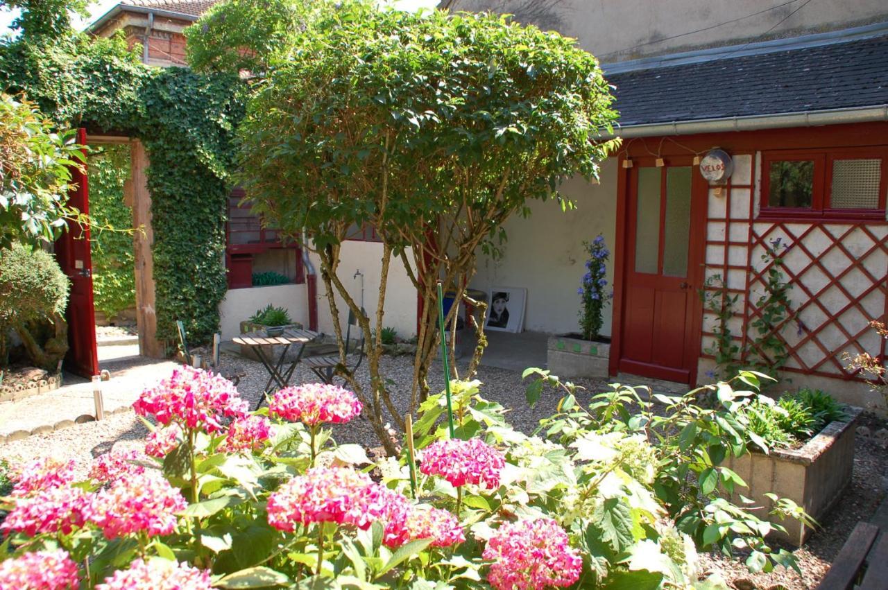 Logis Hotel La Tourelle Du Beffroi Bourbon-Lancy Exterior foto