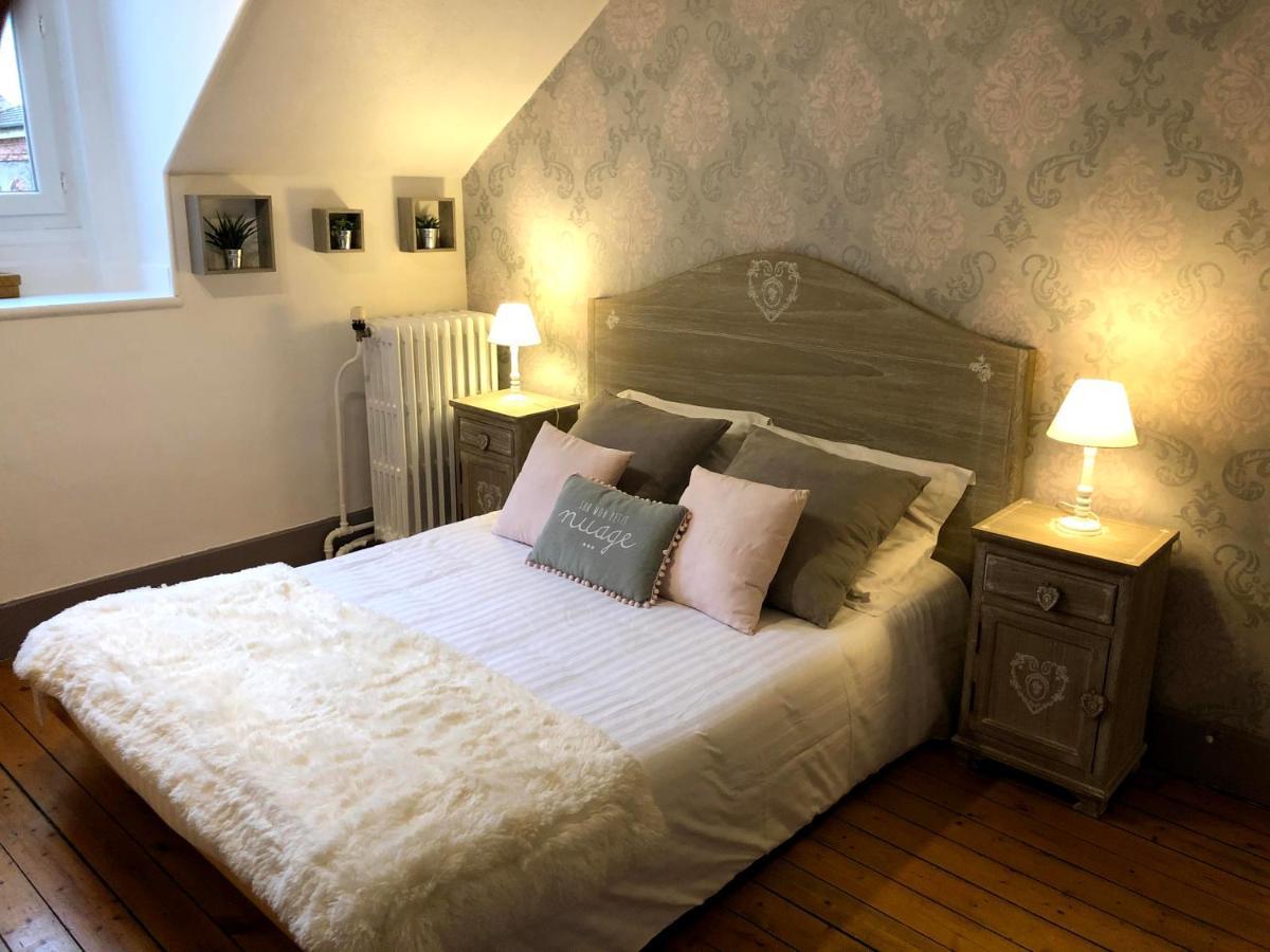 Logis Hotel La Tourelle Du Beffroi Bourbon-Lancy Exterior foto